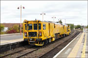 DR 80208 at Stratford-upon-Avon